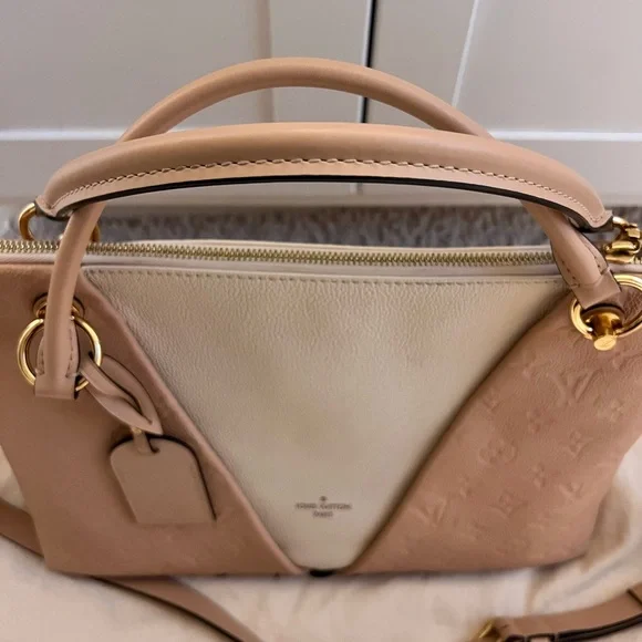 Louis Vuitton V tote MM - Picture 3 of 14